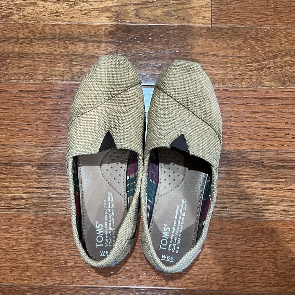 Size 6.5 TOMS brown woven flats